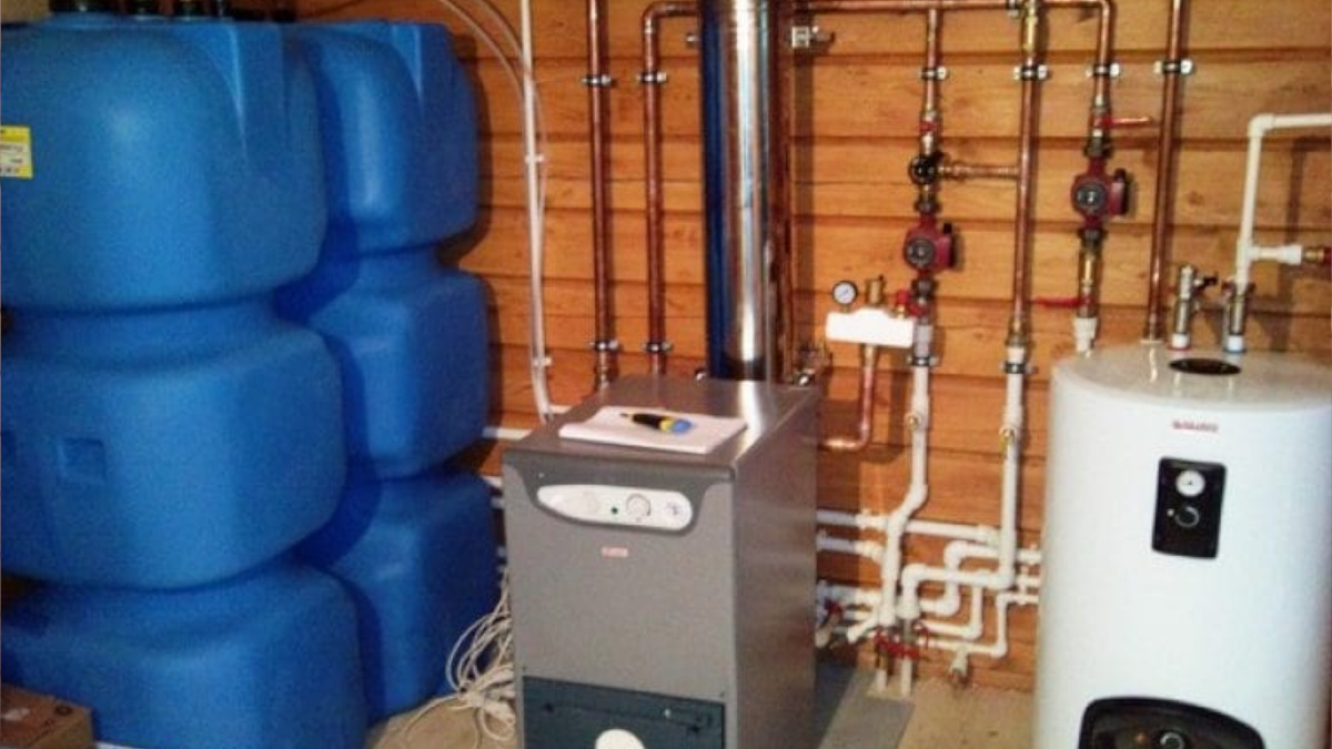 Дизельная система отопления в коттедже площадью 180 м² — типичная установка для Московской области. Дизельная система отопления в коттедже площадью 180 м² — типичная установка для Московской области.